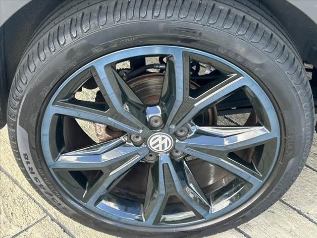 Ｔ－クロス ＴＳＩ　１ｓｔプラス　オールインセーフティ　Ａクルコン　Ａハイビーム　ＢＳＭ　純正ナビ　ＢＴ　Ｂカメラ　ステリモ　コーナーセンサー　オートＬＥＤ　スマートキー　純正１８ＡＷ　チルトステア　シートリフター　ルーフレール（38枚目）