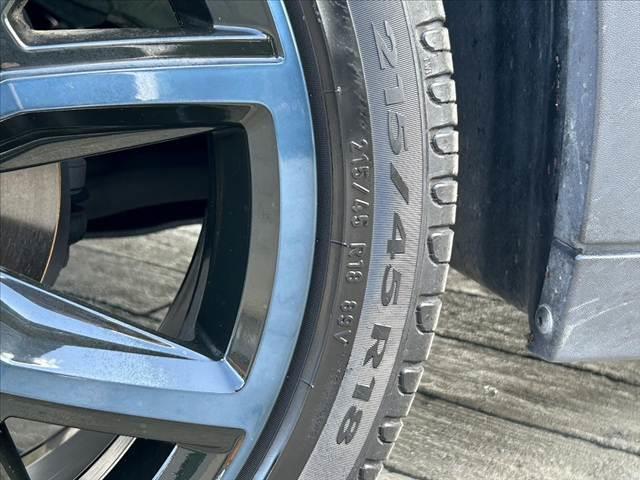 Ｔ－クロス ＴＳＩ　１ｓｔプラス　オールインセーフティ　Ａクルコン　Ａハイビーム　ＢＳＭ　純正ナビ　ＢＴ　Ｂカメラ　ステリモ　コーナーセンサー　オートＬＥＤ　スマートキー　純正１８ＡＷ　チルトステア　シートリフター　ルーフレール（40枚目）