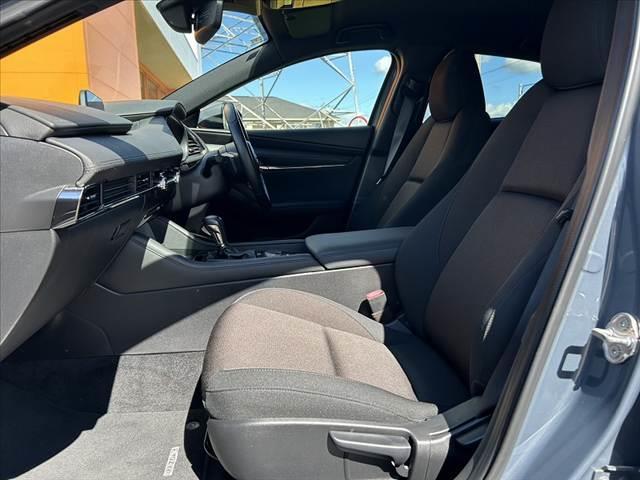 ＭＡＺＤＡ３ファストバック ２０Ｓプロアクティブ　全方位モニター　ナビ　フルセグ　ＤＶＤ再生　ＢＴ　スマートブレーキサポート　レーダークルコン　ＬＥＤオートライト　ヘッドアップディスプレイ　車線逸脱　パーキングセンサー　プッシュスタート（17枚目）