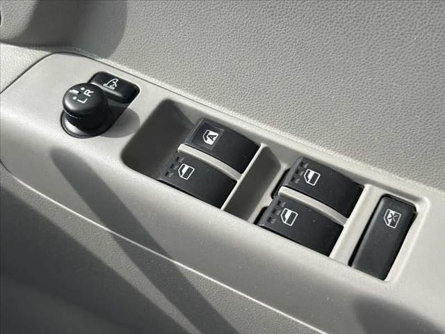 ムーヴコンテ 　後期　禁煙　車検整備付　ホワイトルーフ＆ミラー　エコアイドル　電格ミラー　社外ＳＤナビ　フルセグ　ＢＴ　ＤＶＤ　Ｂカメラ　キーレス　スペアキー　チルトステア　シートリフター　Ｐガラス　社外足廻り（7枚目）