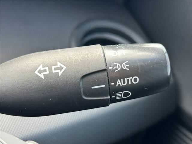 フリードスパイク G エアロ 禁煙車 車検整備付 電動スライドドア ナビ フルセグ バックモニター スマートキー2ケ DVD再生 ETC HIDオートライト マット バイザー ビルトインテーブル プライバシーガラス バニティミラー(22枚目)