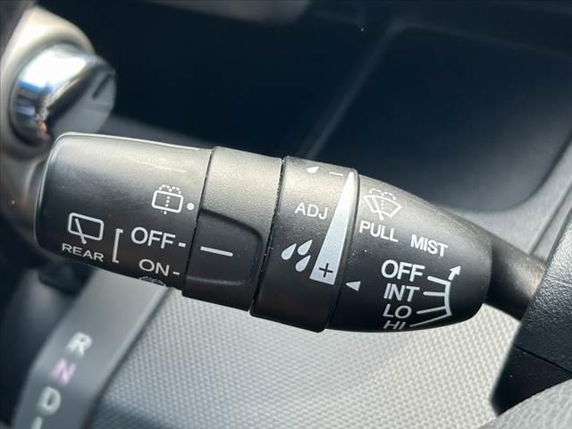 フリードスパイク G エアロ 禁煙車 車検整備付 電動スライドドア ナビ フルセグ バックモニター スマートキー2ケ DVD再生 ETC HIDオートライト マット バイザー ビルトインテーブル プライバシーガラス バニティミラー(23枚目)