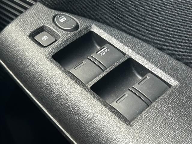 フリードスパイク G エアロ 禁煙車 車検整備付 電動スライドドア ナビ フルセグ バックモニター スマートキー2ケ DVD再生 ETC HIDオートライト マット バイザー ビルトインテーブル プライバシーガラス バニティミラー(25枚目)