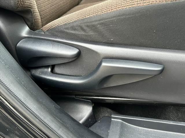 シエンタ Ｇ　禁煙車　車検整備付　両側電動スライドドア　社外ＳＤナビ　フルセグ　ＤＶＤ　ＢＴ　Ｂモニター　前後ドラレコ　ビルトインＥＴＣ　スマートキー２ケ　Ｐスタート　オートエアコン　電格ミラー　ミラーウィンカー（27枚目）