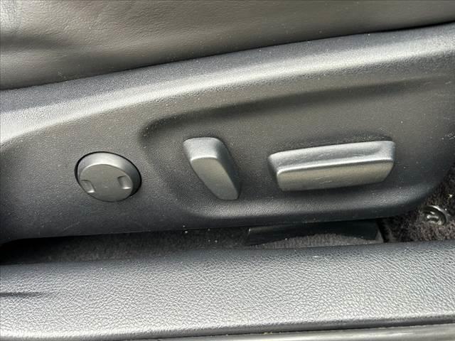 クラウンハイブリッド アスリートS 後期 禁煙車 ムーンルーフ プリクラ レーダークルーズ 黒革シート Pシート シートヒータークーラー 純正ナビ フルセグ BT DVD Bカメラ スマートキー FRドラレコ ETC オートLED OP(31枚目)