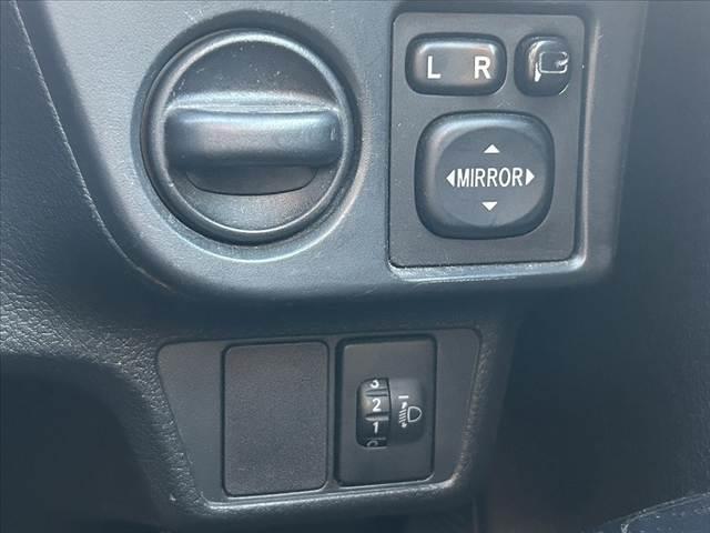 カローラフィールダー １．５Ｘ　禁煙車　車検整備付　アイドリングストップ　ＡＡＣ　純正ＳＤナビ　地デジ　Ｂｌｕｅｔｏｏｔｈ　Ｂカメラ　キーレス　ＥＴＣ　ドラレコ　電格ミラーウインカー　チルトステア　シートリフター（6枚目）