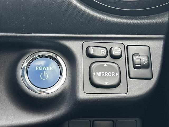 アクア Ｓ　禁煙車　スマートキーＸ２　ＯＰ１６インチＡＷ　大型リアスポ　社外ＳＤナビ　フルセグ　ＢＴ　ＤＶＤ　Ｂカメラ　オートライト　チルトステア　シートリフターＰガラス　ＥＴＣ　電格ウインカーミラー　マット（6枚目）