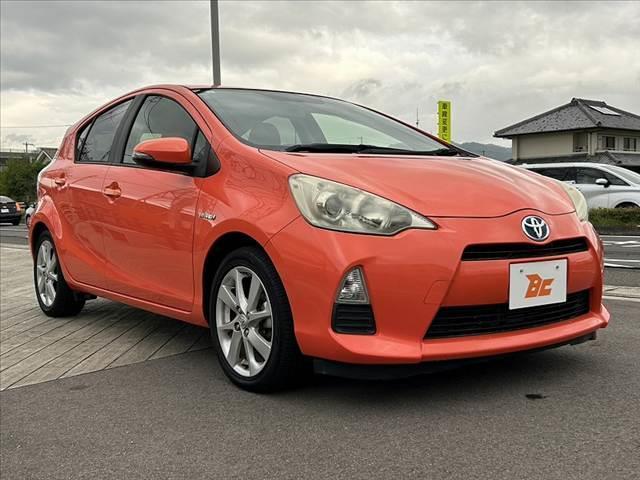 アクア Ｓ　禁煙車　スマートキーＸ２　ＯＰ１６インチＡＷ　大型リアスポ　社外ＳＤナビ　フルセグ　ＢＴ　ＤＶＤ　Ｂカメラ　オートライト　チルトステア　シートリフターＰガラス　ＥＴＣ　電格ウインカーミラー　マット（8枚目）