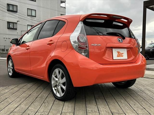 アクア Ｓ　禁煙車　スマートキーＸ２　ＯＰ１６インチＡＷ　大型リアスポ　社外ＳＤナビ　フルセグ　ＢＴ　ＤＶＤ　Ｂカメラ　オートライト　チルトステア　シートリフターＰガラス　ＥＴＣ　電格ウインカーミラー　マット（13枚目）