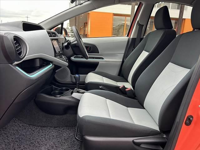 アクア Ｓ　禁煙車　スマートキーＸ２　ＯＰ１６インチＡＷ　大型リアスポ　社外ＳＤナビ　フルセグ　ＢＴ　ＤＶＤ　Ｂカメラ　オートライト　チルトステア　シートリフターＰガラス　ＥＴＣ　電格ウインカーミラー　マット（17枚目）