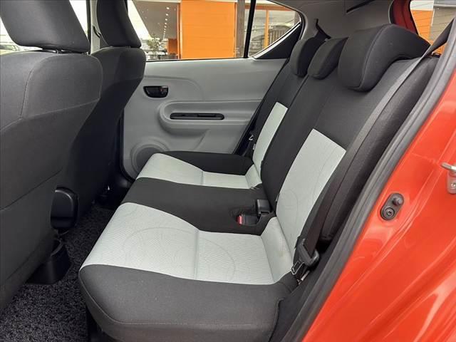 アクア Ｓ　禁煙車　スマートキーＸ２　ＯＰ１６インチＡＷ　大型リアスポ　社外ＳＤナビ　フルセグ　ＢＴ　ＤＶＤ　Ｂカメラ　オートライト　チルトステア　シートリフターＰガラス　ＥＴＣ　電格ウインカーミラー　マット（18枚目）