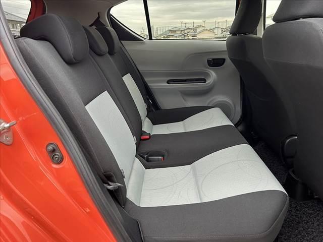 アクア Ｓ　禁煙車　スマートキーＸ２　ＯＰ１６インチＡＷ　大型リアスポ　社外ＳＤナビ　フルセグ　ＢＴ　ＤＶＤ　Ｂカメラ　オートライト　チルトステア　シートリフターＰガラス　ＥＴＣ　電格ウインカーミラー　マット（19枚目）