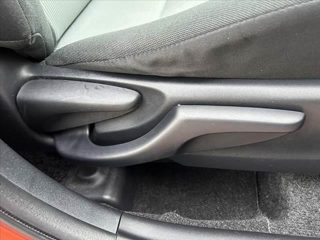 アクア Ｓ　禁煙車　スマートキーＸ２　ＯＰ１６インチＡＷ　大型リアスポ　社外ＳＤナビ　フルセグ　ＢＴ　ＤＶＤ　Ｂカメラ　オートライト　チルトステア　シートリフターＰガラス　ＥＴＣ　電格ウインカーミラー　マット（32枚目）