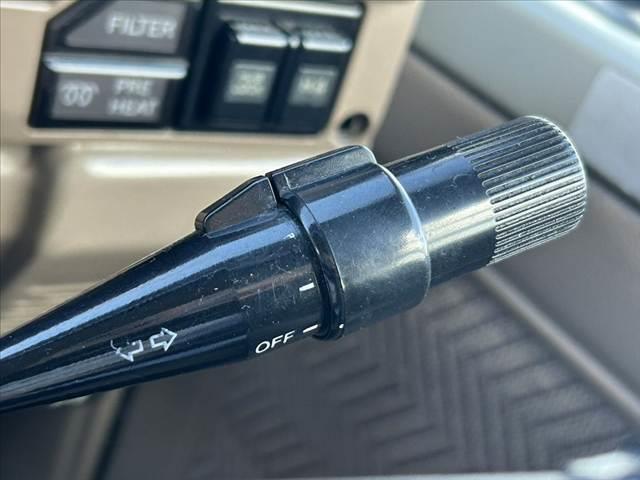 ランドクルーザー７０ ＬＸ　４ＷＤ　リフトアップ　社外ハンドル　社外ＳＤナビ　フルセグ　Ｂｌｕｅｔｏｏｔｈ　ＥＴＣ　スペアキー　Ｒガラスフィルム施工　ルーフキャリア　フロアマット　ドアバイザー（24枚目）