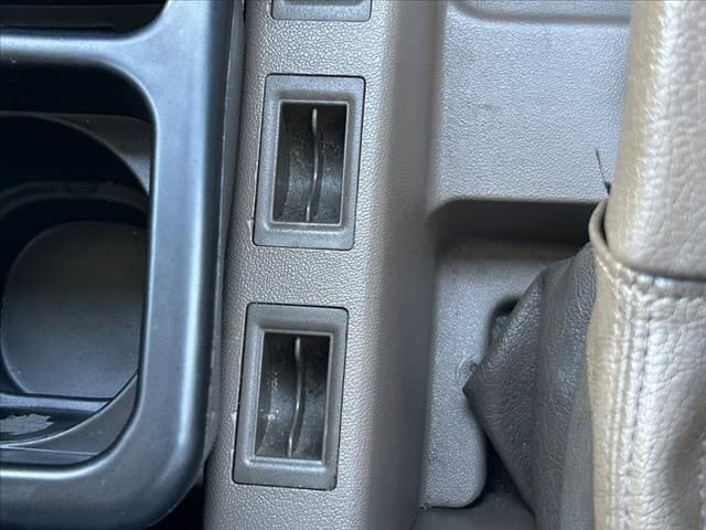 ランドクルーザー７０ ＬＸ　４ＷＤ　リフトアップ　社外ハンドル　社外ＳＤナビ　フルセグ　Ｂｌｕｅｔｏｏｔｈ　ＥＴＣ　スペアキー　Ｒガラスフィルム施工　ルーフキャリア　フロアマット　ドアバイザー（28枚目）