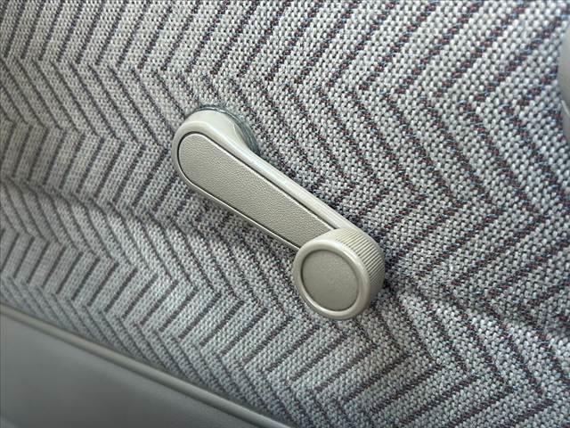 ランドクルーザー７０ ＬＸ　４ＷＤ　リフトアップ　社外ハンドル　社外ＳＤナビ　フルセグ　Ｂｌｕｅｔｏｏｔｈ　ＥＴＣ　スペアキー　Ｒガラスフィルム施工　ルーフキャリア　フロアマット　ドアバイザー（30枚目）