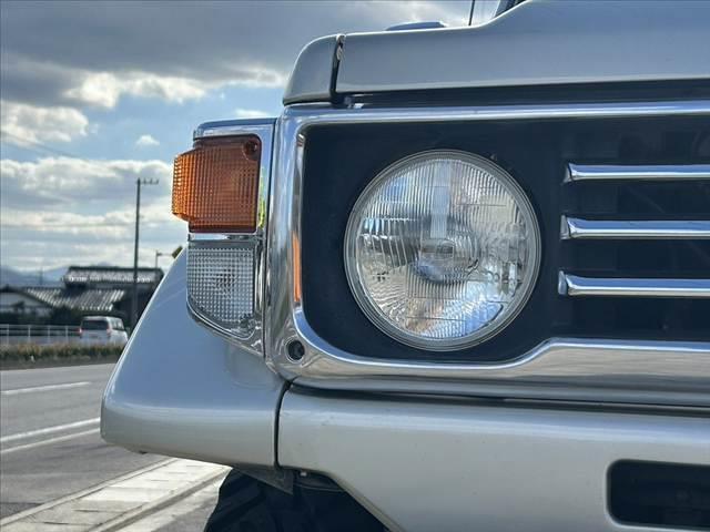 ランドクルーザー７０ ＬＸ　４ＷＤ　リフトアップ　社外ハンドル　社外ＳＤナビ　フルセグ　Ｂｌｕｅｔｏｏｔｈ　ＥＴＣ　スペアキー　Ｒガラスフィルム施工　ルーフキャリア　フロアマット　ドアバイザー（33枚目）