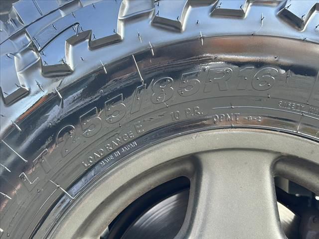 ランドクルーザー７０ ＬＸ　４ＷＤ　リフトアップ　社外ハンドル　社外ＳＤナビ　フルセグ　Ｂｌｕｅｔｏｏｔｈ　ＥＴＣ　スペアキー　Ｒガラスフィルム施工　ルーフキャリア　フロアマット　ドアバイザー（41枚目）