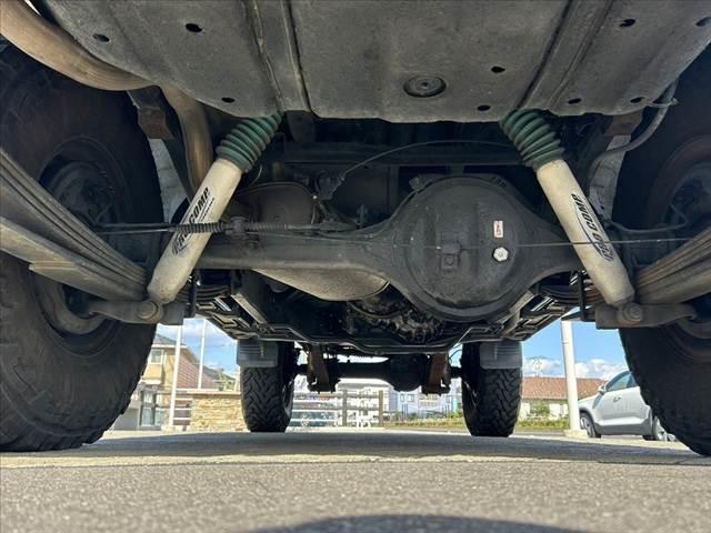 ランドクルーザー７０ ＬＸ　４ＷＤ　リフトアップ　社外ハンドル　社外ＳＤナビ　フルセグ　Ｂｌｕｅｔｏｏｔｈ　ＥＴＣ　スペアキー　Ｒガラスフィルム施工　ルーフキャリア　フロアマット　ドアバイザー（42枚目）