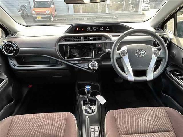 アクア G 中期 禁煙車 車検整備付 スマートキー セーフティセンスC クルコン Fシートヒーター オートライト 電格ウインカーミラー ステリモ Bカメラ 革巻きステア アームレスト チルトステア シートリフター(2枚目)