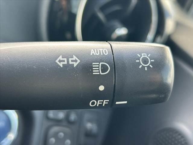 アクア G 中期 禁煙車 車検整備付 スマートキー セーフティセンスC クルコン Fシートヒーター オートライト 電格ウインカーミラー ステリモ Bカメラ 革巻きステア アームレスト チルトステア シートリフター(7枚目)