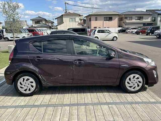 アクア G 中期 禁煙車 車検整備付 スマートキー セーフティセンスC クルコン Fシートヒーター オートライト 電格ウインカーミラー ステリモ Bカメラ 革巻きステア アームレスト チルトステア シートリフター(11枚目)