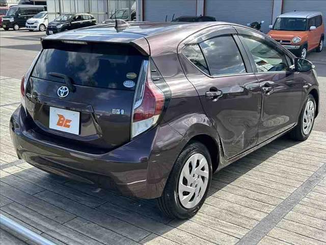 アクア G 中期 禁煙車 車検整備付 スマートキー セーフティセンスC クルコン Fシートヒーター オートライト 電格ウインカーミラー ステリモ Bカメラ 革巻きステア アームレスト チルトステア シートリフター(12枚目)