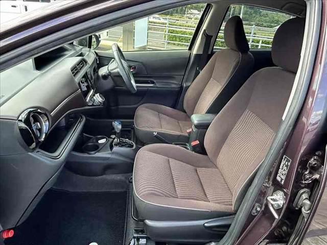 アクア G 中期 禁煙車 車検整備付 スマートキー セーフティセンスC クルコン Fシートヒーター オートライト 電格ウインカーミラー ステリモ Bカメラ 革巻きステア アームレスト チルトステア シートリフター(17枚目)