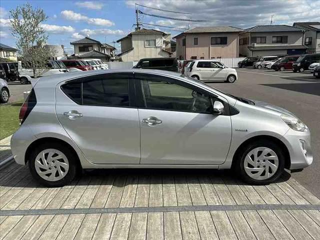 アクア Sスタイルブラック 禁煙車 車検整備付き 中期 セーフティセンスC Aハイビーム スマートキーX2 Fシートヒーター 純SDナビ 地デジ BT Bカメラ ステリモ オートライト ETC ドラレコ コーナーセンサー(11枚目)