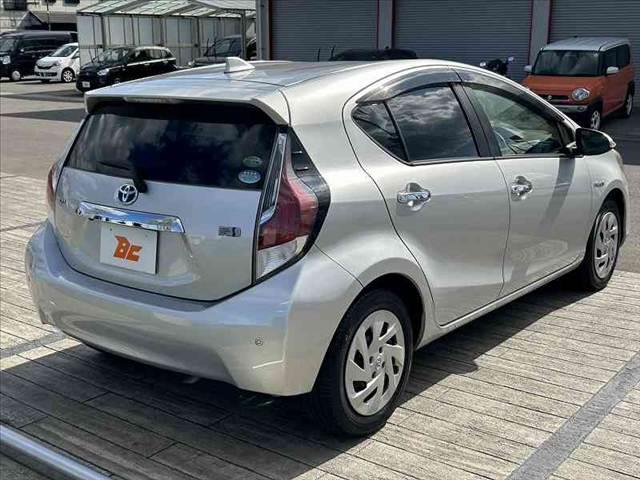 アクア Sスタイルブラック 禁煙車 車検整備付き 中期 セーフティセンスC Aハイビーム スマートキーX2 Fシートヒーター 純SDナビ 地デジ BT Bカメラ ステリモ オートライト ETC ドラレコ コーナーセンサー(12枚目)