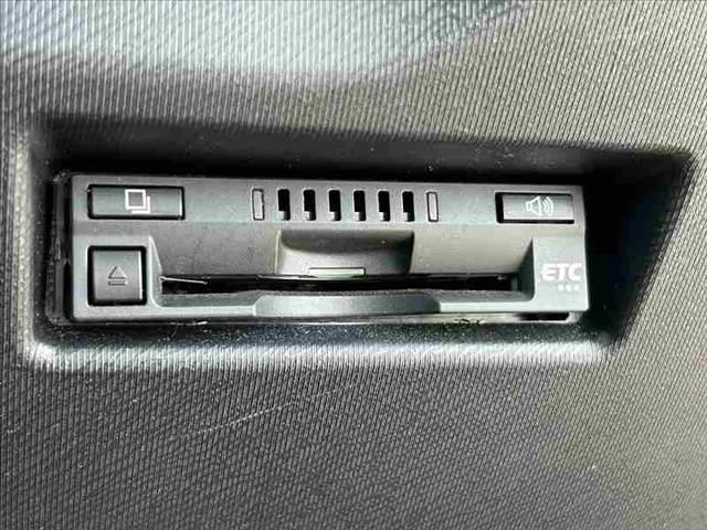 アクア Sスタイルブラック 禁煙車 車検整備付き 中期 セーフティセンスC Aハイビーム スマートキーX2 Fシートヒーター 純SDナビ 地デジ BT Bカメラ ステリモ オートライト ETC ドラレコ コーナーセンサー(27枚目)