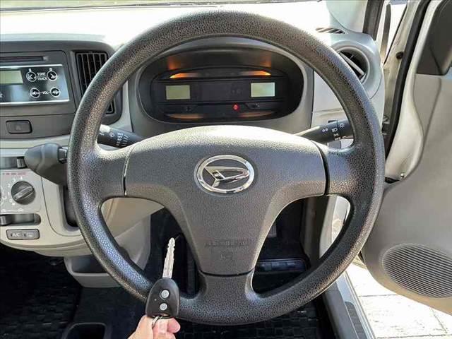ミライース L SA 後期 禁煙車 車検整備付 スマートアシスト エコアイドル キーレス 純正CDオーディオ ヘッドライトレベライザー ACソケット 横滑り防止 WSRSエアB 純正セキュリティ フロアマット ドアバイザー(5枚目)