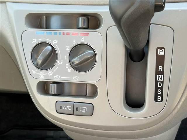 ミライース L SA 後期 禁煙車 車検整備付 スマートアシスト エコアイドル キーレス 純正CDオーディオ ヘッドライトレベライザー ACソケット 横滑り防止 WSRSエアB 純正セキュリティ フロアマット ドアバイザー(6枚目)