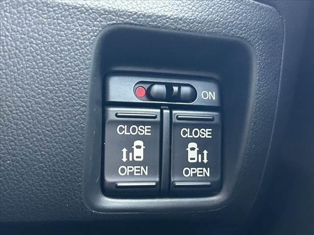 N-BOX G SSパッケージ 禁煙車 CTBA オートHID 両電スラ Fシートヒーター 純正SDナビ フルセグ BT DVD Bカメラ ステリモ スマートキーX2 電格ミラーウインカー チルトステア シートリフター 純正14AW(3枚目)