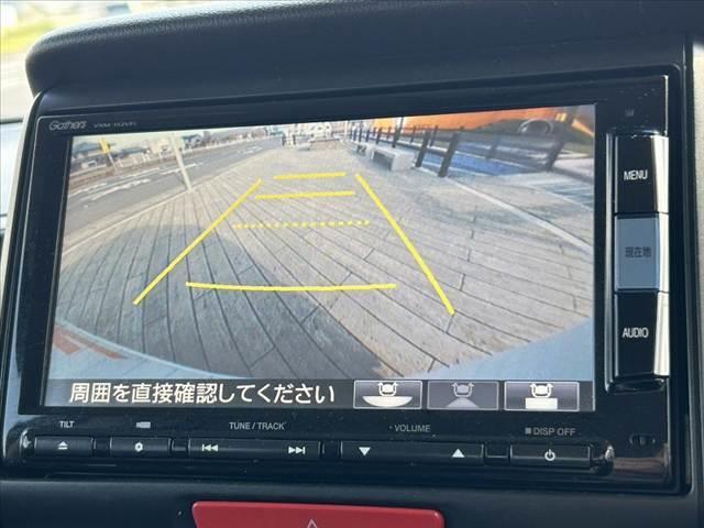 N-BOX G SSパッケージ 禁煙車 CTBA オートHID 両電スラ Fシートヒーター 純正SDナビ フルセグ BT DVD Bカメラ ステリモ スマートキーX2 電格ミラーウインカー チルトステア シートリフター 純正14AW(5枚目)