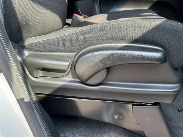 N-BOX G SSパッケージ 禁煙車 CTBA オートHID 両電スラ Fシートヒーター 純正SDナビ フルセグ BT DVD Bカメラ ステリモ スマートキーX2 電格ミラーウインカー チルトステア シートリフター 純正14AW(33枚目)