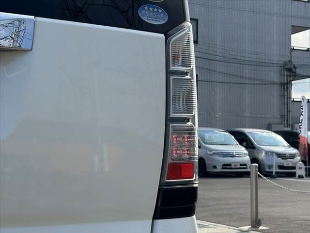 N-BOX G SSパッケージ 禁煙車 CTBA オートHID 両電スラ Fシートヒーター 純正SDナビ フルセグ BT DVD Bカメラ ステリモ スマートキーX2 電格ミラーウインカー チルトステア シートリフター 純正14AW(38枚目)