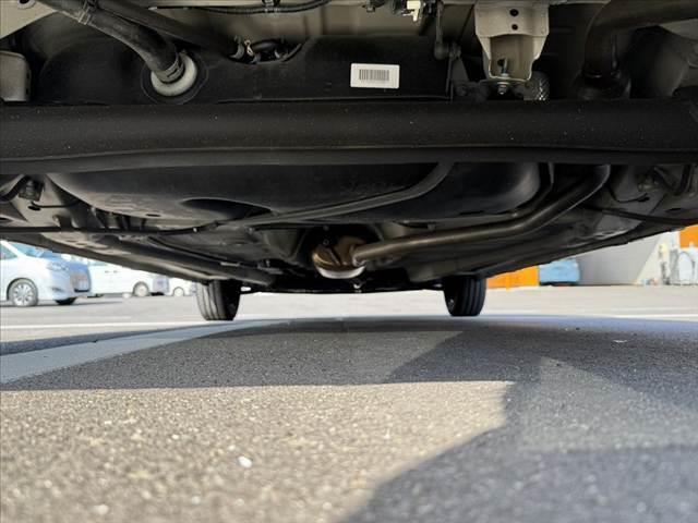 アルトラパン S 禁煙車 CVT RBS Aストップ エネチャージ オートHID スマートキー スペアキー シートヒーター 純正CD 革巻きステア チルトステア シートリフター 電格ミラー ベンチシート アームレスト(45枚目)