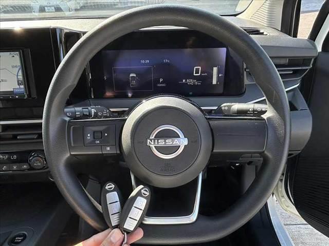 ノート Ｓ　禁煙車　車検整備付　エマブレ　Ａハイビーム　オートライト　スマートキーＸ２　社外メモリナビ　ＢＴ　ＥＴＣ　ＦＲドラレコ　電子Ｐ　オートホールド　コーナーセンサー　チルトステア　シートリフター（5枚目）