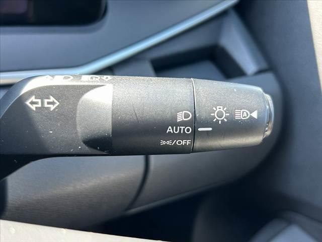 ノート Ｓ　禁煙車　車検整備付　エマブレ　Ａハイビーム　オートライト　スマートキーＸ２　社外メモリナビ　ＢＴ　ＥＴＣ　ＦＲドラレコ　電子Ｐ　オートホールド　コーナーセンサー　チルトステア　シートリフター（6枚目）