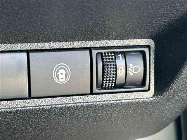 ノート Ｓ　禁煙車　車検整備付　エマブレ　Ａハイビーム　オートライト　スマートキーＸ２　社外メモリナビ　ＢＴ　ＥＴＣ　ＦＲドラレコ　電子Ｐ　オートホールド　コーナーセンサー　チルトステア　シートリフター（26枚目）