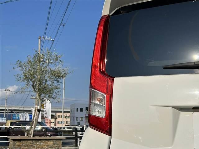 ムーヴ X SAIII 禁煙車 車検整備付 後期 オートハイビーム オートライト ETC アームレスト シートヒーター Aストップ 電格ミラー 純正CD チルトステア シートリフター Pガラス ベンチシート マット(32枚目)