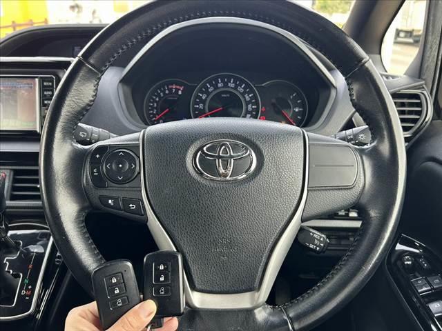 ヴォクシー ZS 後期 セーフティセンス Aハイ クルコン 電スラ 純正SDナビ 地デジ BT Bカメ スマートキーX2 ETC 電格ミラー Rロール Pガラス オートLED チルトステア 純正AW スタッドレスT(6枚目)