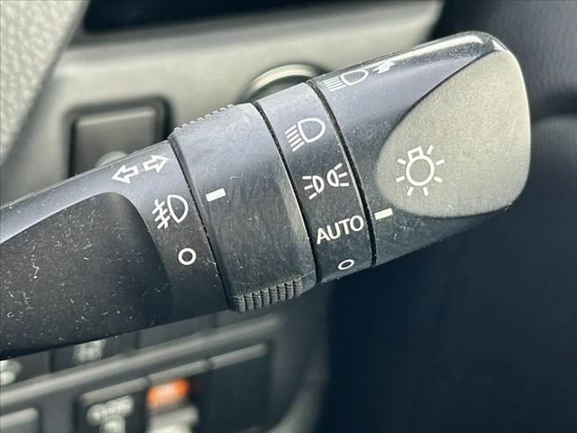 ヴォクシー ZS 後期 セーフティセンス Aハイ クルコン 電スラ 純正SDナビ 地デジ BT Bカメ スマートキーX2 ETC 電格ミラー Rロール Pガラス オートLED チルトステア 純正AW スタッドレスT(7枚目)