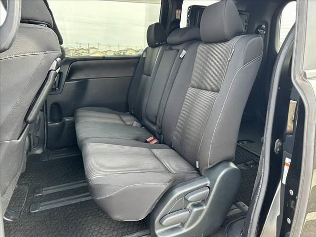 ヴォクシー ZS 後期 セーフティセンス Aハイ クルコン 電スラ 純正SDナビ 地デジ BT Bカメ スマートキーX2 ETC 電格ミラー Rロール Pガラス オートLED チルトステア 純正AW スタッドレスT(18枚目)