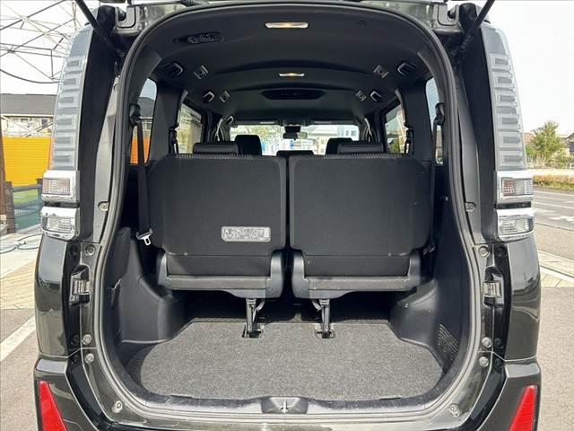 ヴォクシー ZS 後期 セーフティセンス Aハイ クルコン 電スラ 純正SDナビ 地デジ BT Bカメ スマートキーX2 ETC 電格ミラー Rロール Pガラス オートLED チルトステア 純正AW スタッドレスT(20枚目)