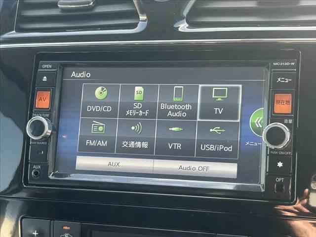 セレナ 後期 両電スラ エマブレ アラビュー フリップダウンM 純正SDナビ フルセグ BT DVD クルコン ETC スマートキーX2 オートLED 外ウッドコンビ 社外17AW レザー調シート Rフィルム(3枚目)