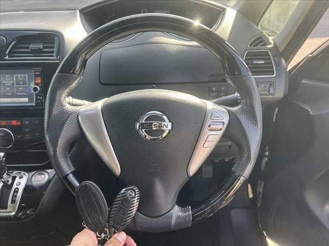 セレナ 後期 両電スラ エマブレ アラビュー フリップダウンM 純正SDナビ フルセグ BT DVD クルコン ETC スマートキーX2 オートLED 外ウッドコンビ 社外17AW レザー調シート Rフィルム(5枚目)