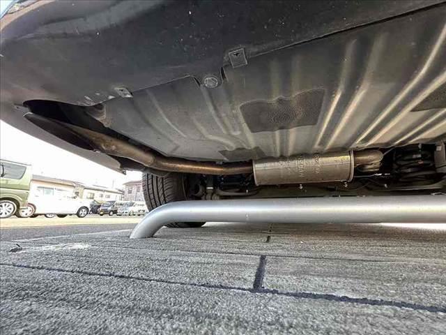 セレナ 後期 両電スラ エマブレ アラビュー フリップダウンM 純正SDナビ フルセグ BT DVD クルコン ETC スマートキーX2 オートLED 外ウッドコンビ 社外17AW レザー調シート Rフィルム(40枚目)