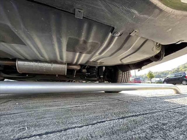 セレナ 後期 両電スラ エマブレ アラビュー フリップダウンM 純正SDナビ フルセグ BT DVD クルコン ETC スマートキーX2 オートLED 外ウッドコンビ 社外17AW レザー調シート Rフィルム(41枚目)